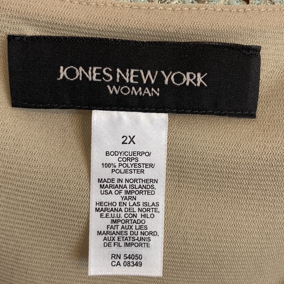 Jones New York Woman Ladies V neck top Size 2X, 100% polyester machine washable - Picture 6 of 7